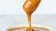 Drizzling Manuka honey